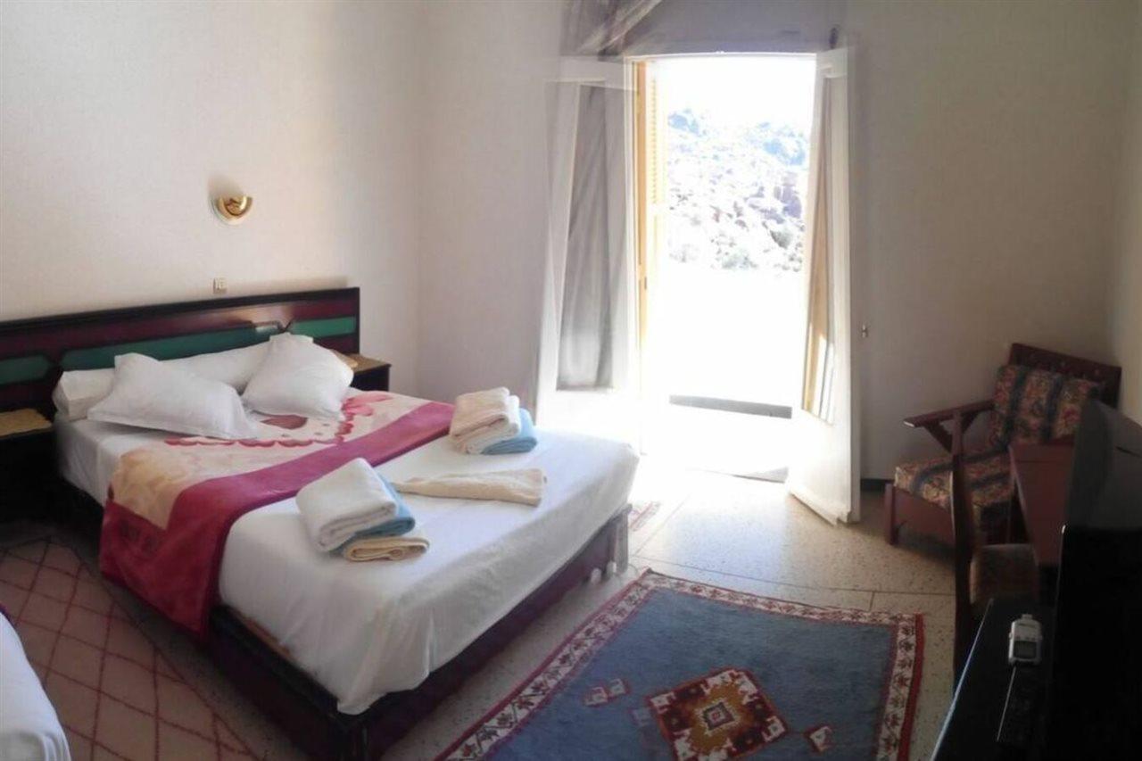 Hotel Les Amandiers Tafraout Esterno foto
