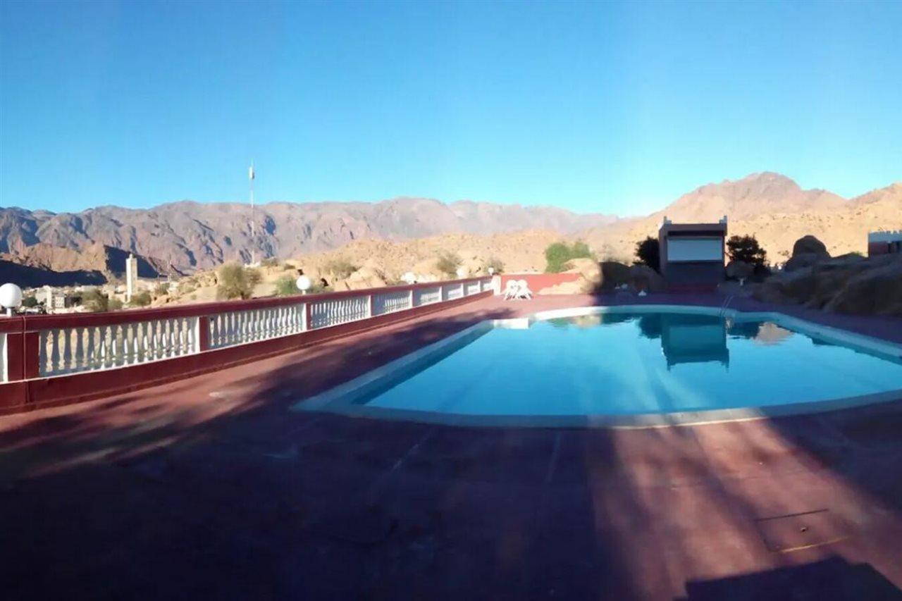 Hotel Les Amandiers Tafraout Esterno foto