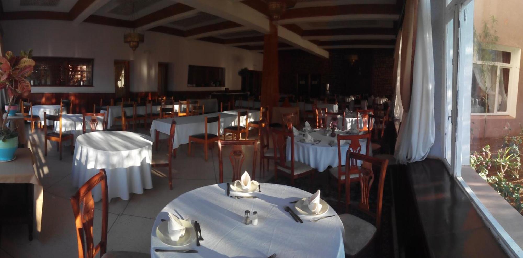 Hotel Les Amandiers Tafraout Esterno foto