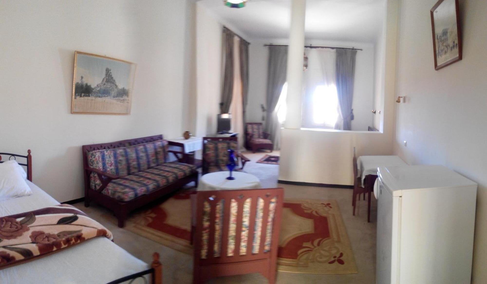 Hotel Les Amandiers Tafraout Esterno foto