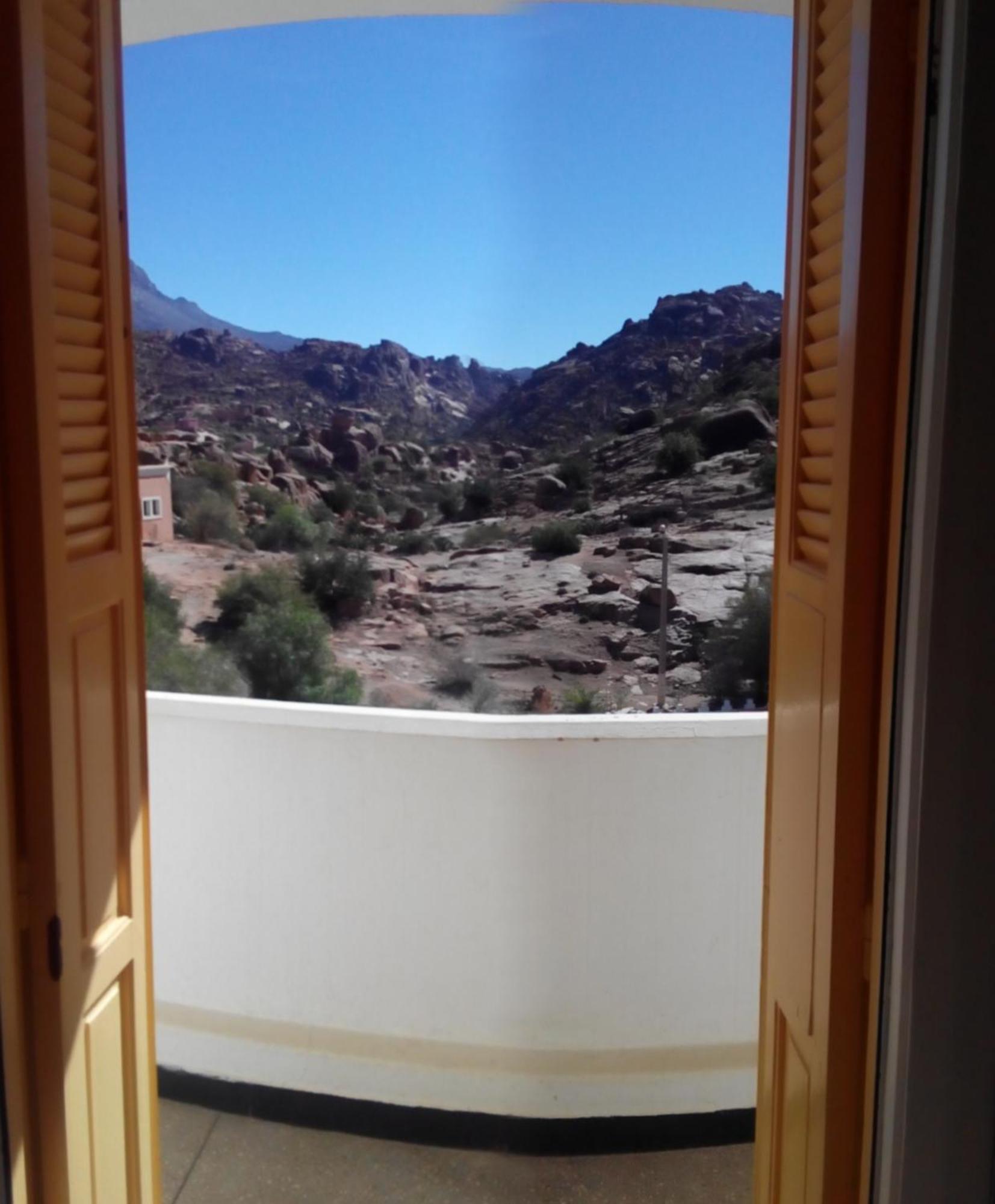 Hotel Les Amandiers Tafraout Esterno foto