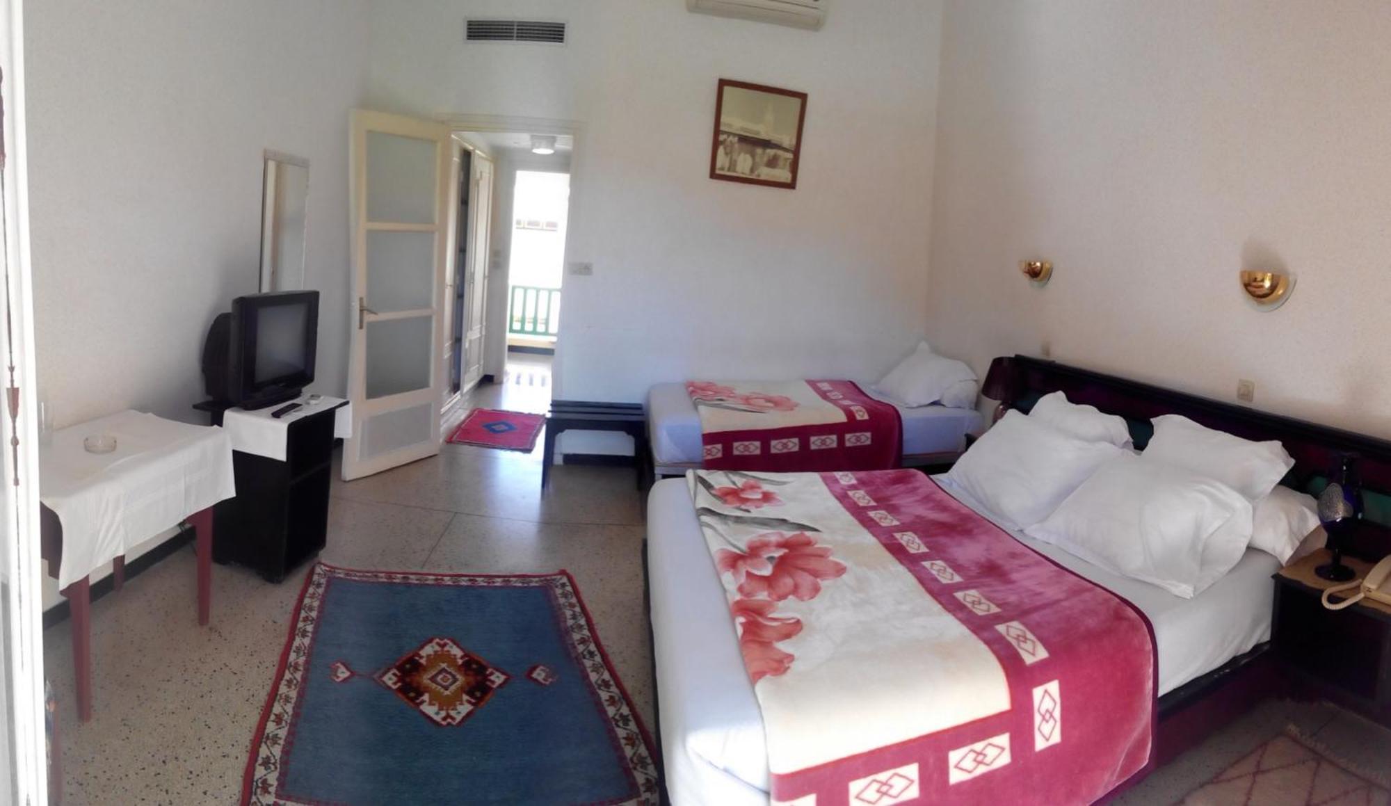 Hotel Les Amandiers Tafraout Esterno foto