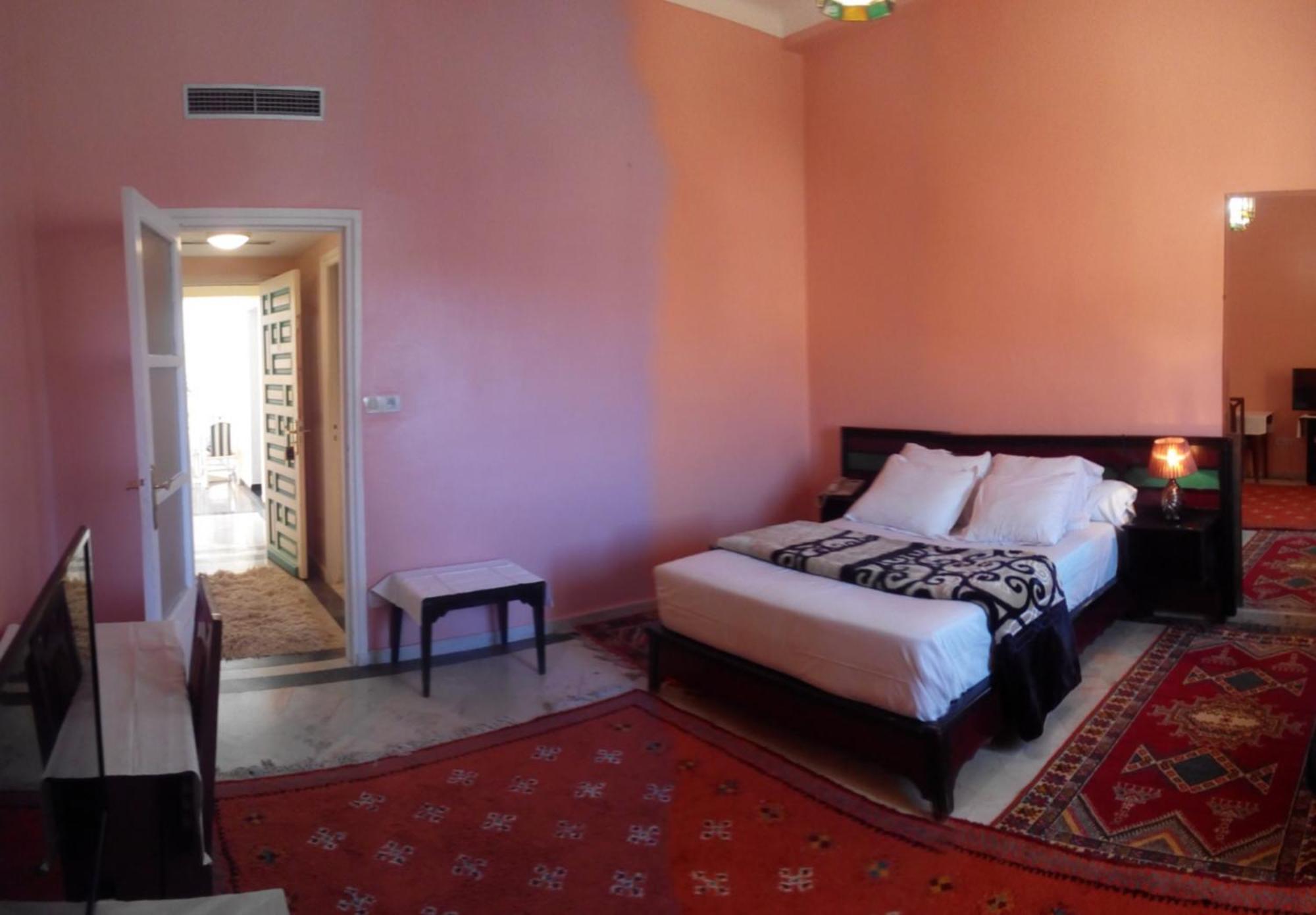 Hotel Les Amandiers Tafraout Esterno foto